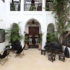 3* Riad Noor Charana